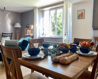 La Camuche - Surrain - Dining room
