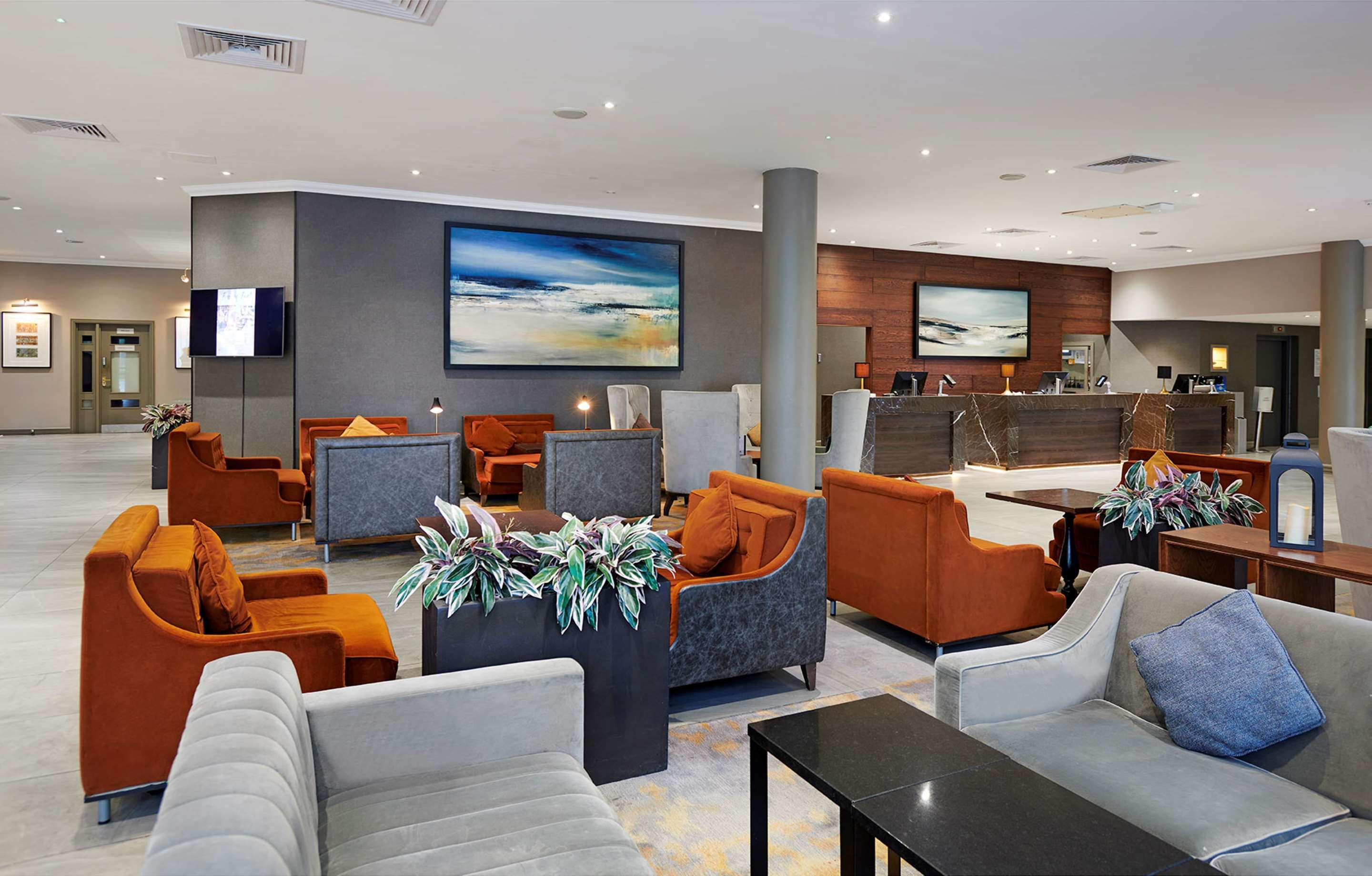 DoubleTree by Hilton Swindon - סווינדון - טרקלין