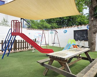 Camping Costa Dorada Tiny Berna - Canet de Mar - Innenhof