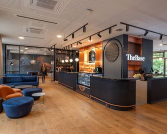 The Base Munich - Munich - Front desk