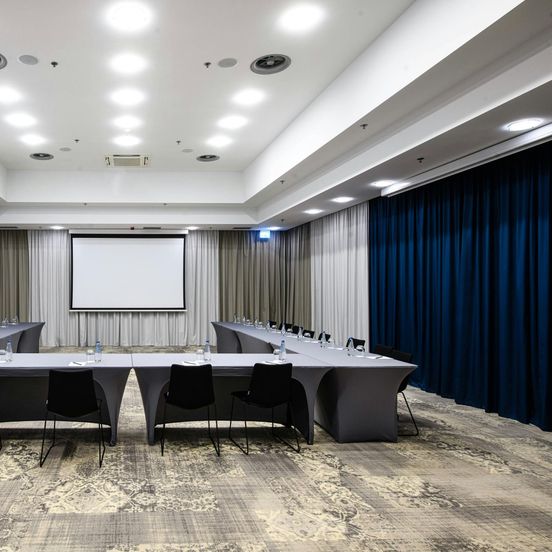 Courtyard by Marriott Warsaw Airport image 1