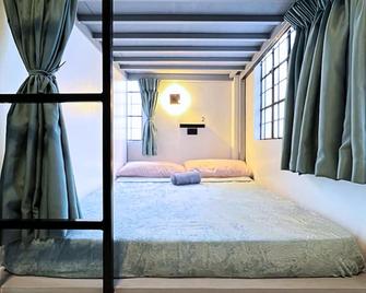 A Casa Portuguesa Coron Boutique Hostel - Coron - Habitación