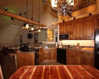 The Shire of Montana a luxury Vacation Rental - Trout Creek - Cocina