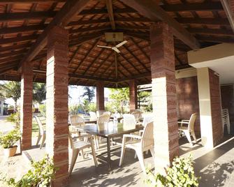 Sagar Sawali Beach Resort Karde - Dāpoli - Patio