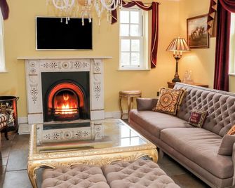 Moor End Manor, Family Friendly, Luxury Holiday Cottage In Stalmine - Poulton-le-Fylde - Living room