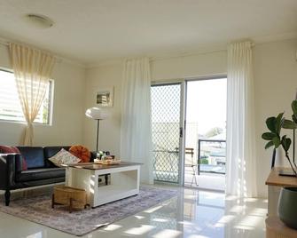 Located in the heart of Indooroopilly - Indooroopilly - Living room