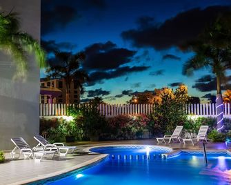 One Cancun Centro - Cancún - Piscina