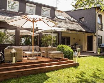 Hotel Garni Schick - Oberursel - Innenhof