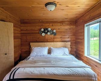 Cozy and Relaxing Getaway Cabin #1 - McBride - Schlafzimmer