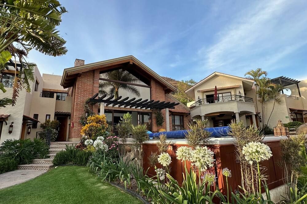 Hotel Lindo Ajijic Bed & Breakfast - אחיחיק - בניין