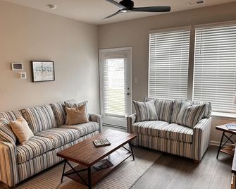 Ocean View Beach Club Nantasket Avenue - Ocean View - Living room