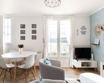 Apartment in Gargas near Route des Ocres - Gargas - Dining room