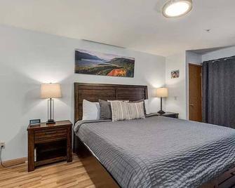 08 Lodge Downtown - Hood River - Bedroom