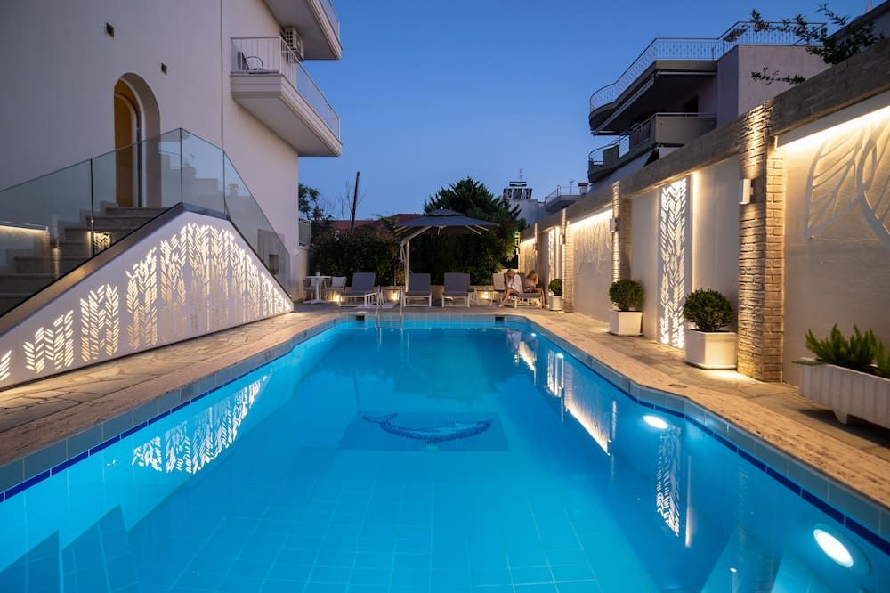 ألكيونيز هوتل