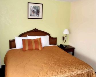 America's Best Inn & Suites - Lakeland - Bedroom