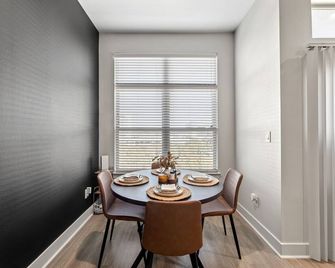 Luxury Skyline Escape, Fifa World Cup, King Bed, Free Parking, Dt View, Sauna - Dallas - Comedor