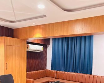 The Royal Hotel - Bareilly - Lounge