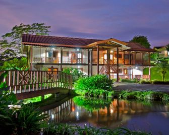 Montaña de fuego Mountain Resort & Spa - לה פורטונה - בניין