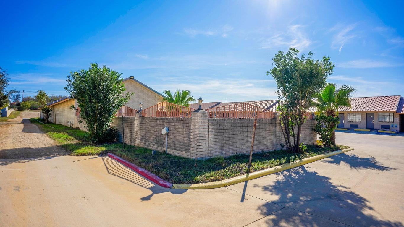 Pleasanton Executive Inn By OYO