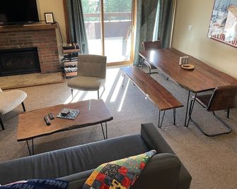 Ski condo close to multiple resorts - Mendon - Obývací pokoj