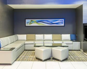 Holiday Inn Express & Suites Cooperstown - Cooperstown - Area lounge