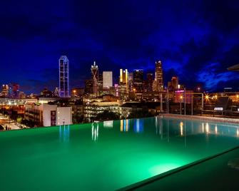 Canvas Hotel Dallas - דאלאס - בריכה