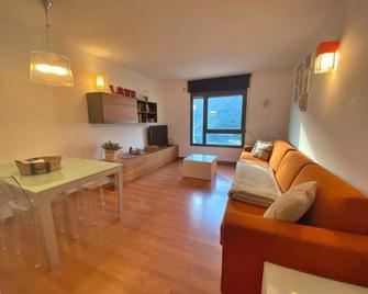 Tucamp 3,7 a 30 mts de Funicamp - Encamp - Living room