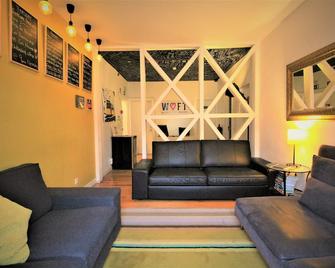 We Love F Tourists - Lisbon - Living room
