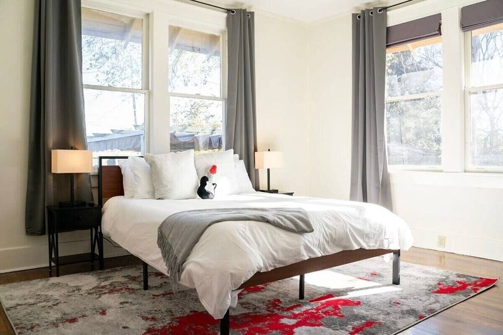 Charming Bungalow with Hot Tub and Pool Table - Cozy Retreat - ממפיס - חדר שינה