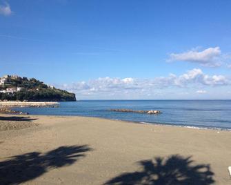 Villa Malandrino Guest House - Agropoli - Strand