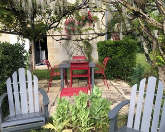 Charming house on large enclosed grounds 15 minutes from Saint-Emilion - Saint-Vincent-de-Pertignas - Patio