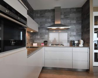 Contemporary Apartment in Kamperland near Lake - Kamperland - Kitchen