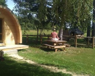 unusual lodgings in the heart of nature Roulette 1 - Champvert - Patio