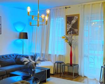 Luxurious apartment in the heart of city Örebro Cozy and central) - Orebro - Salon