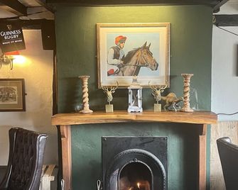 The Punchbowl Inn - Ockley