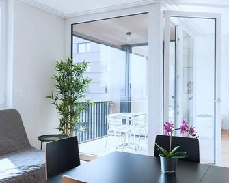 Bs Wolf IV - Messe Hitrental Apartment - 巴塞爾 - 客廳