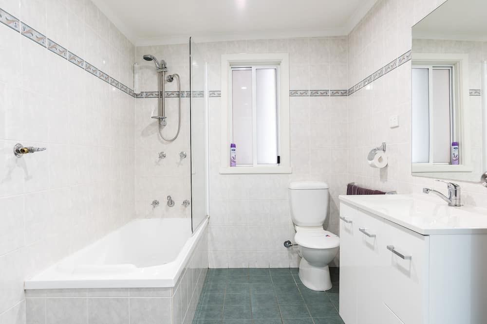 Canberra Ave Villas - Queanbeyan - Bathroom