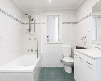 Canberra Ave Villas - Queanbeyan - Baño
