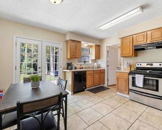 Cottage in Diamondhead - Diamondhead - Phòng bếp