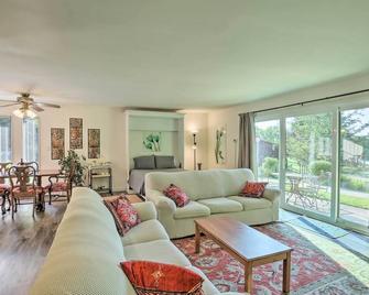 Interlaken Villa Steps to Lodge Geneva National! - Lake Geneva - Living room