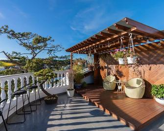 N Queen Apartment Hotel - Dalat - Balkon