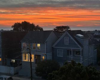 90 Day+ Stay, Traveling Nurses & Execs welcome! W/D, Dish, Yard, and Pets too! - São Francisco