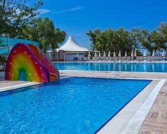 Carpe Mare Beach Resort - Akbük - Pool