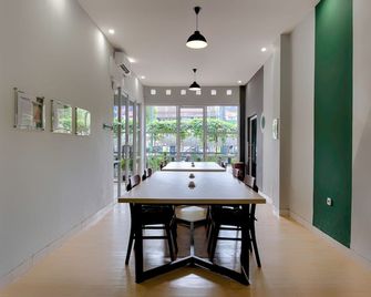 Hubs Hostel Yogyakarta - יוגיאקרטה - חדר אוכל