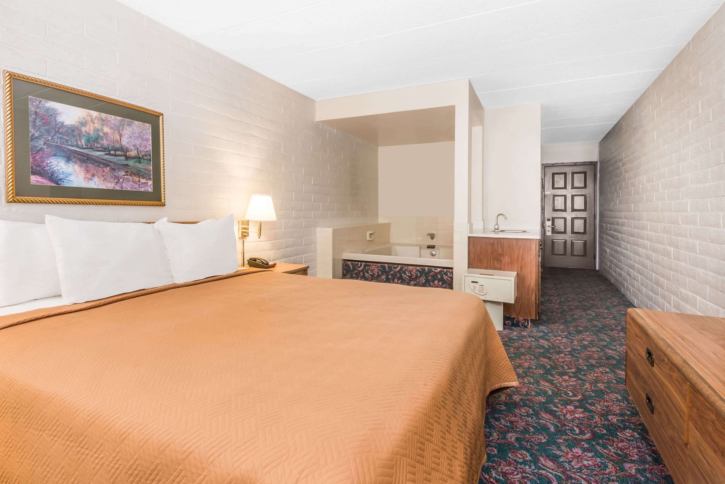 Knights Inn Dayton North Airport - דייטון - חדר שינה