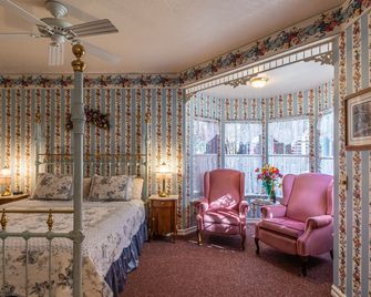 Apples Bed and Breakfast Inn - Big Bear Lake