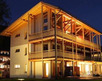 Garni - Hotel Am Burghuegel - סן קנדידו - בניין