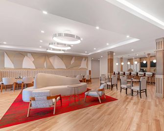 Cambria Hotel & Suites Plymouth - Plymouth - Lobby