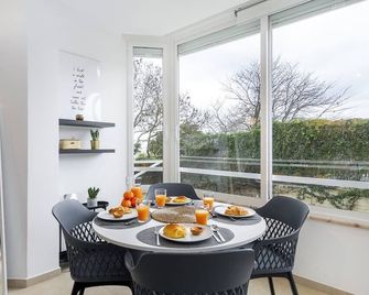 WHome Peaceful Algés Family Home away from City Noise - Algés - Essbereich