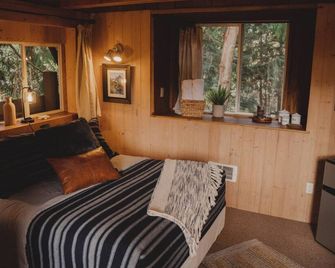 Olympic Holiday Treehaus - Port Angeles - Bedroom